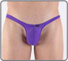 T-Face thong, une coupe mini-string ajuste, taille basse. Matire polyamide...